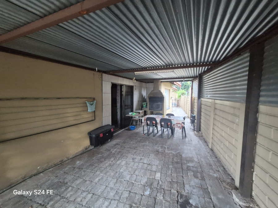 4 Bedroom Property for Sale in Oos Einde North West